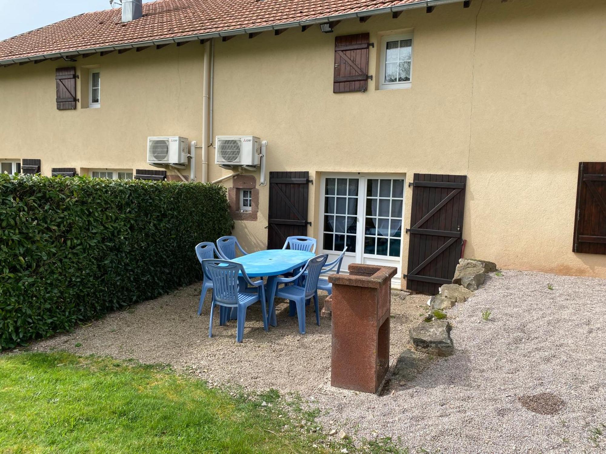 Aux Trois Apartment *